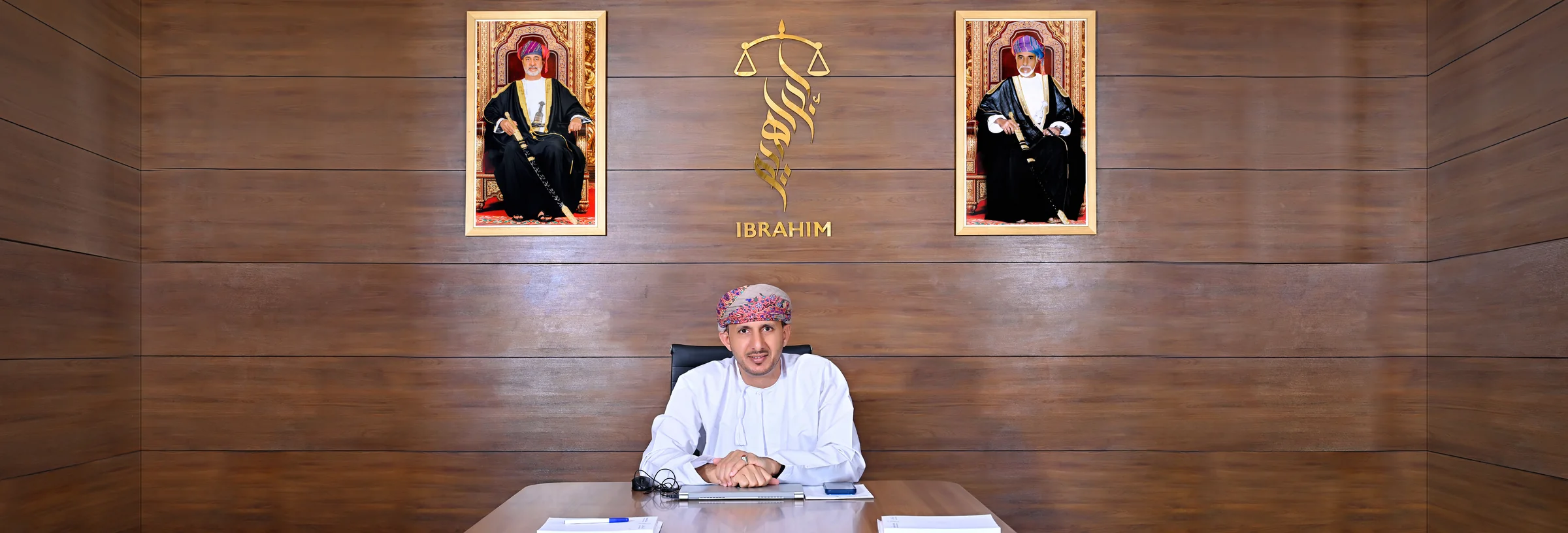 إبراهيم بن أحمد الحبسي في مكتبه