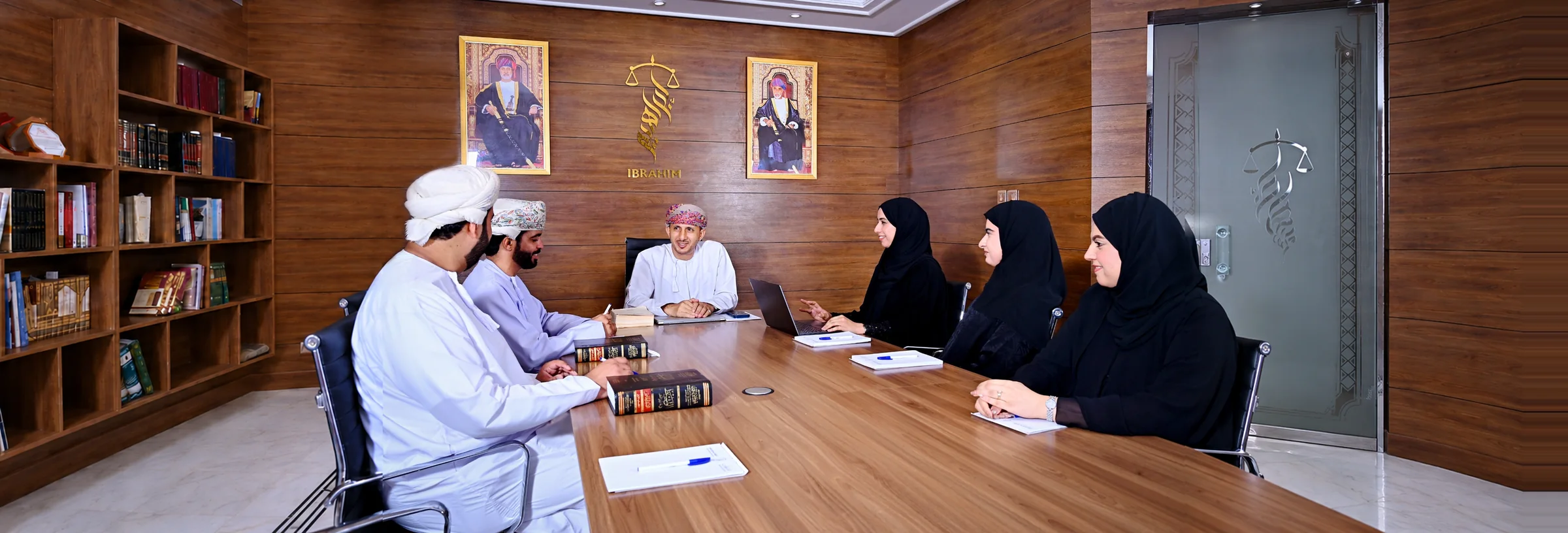 اجتماع فريق مكتب إبراهيم الحبسي للمحاماة